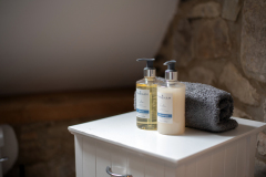 rose-cottage-somerset-country-escape-bottles