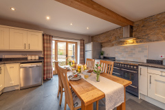 rose-cottage-somerset-country-escape-kitchen-dining-celebrate