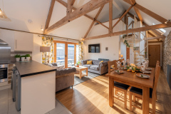 the-barn-somersetcountryescape-somerset-kitchen-dining-seating