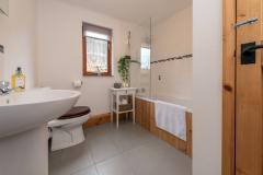 the-barn-somersetcountryescape-somerset-bathroom
