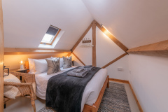 the-barn-somersetcountryescape-somerset-mazzanine-bedroom-3