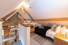 the-barn-somersetcountryescape-somerset-mazzanine-bedroom