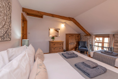 the-granary-somerset-bedroom-1