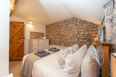 the-granary-somerset-bedroom-2