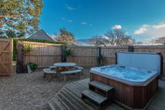 the-granary-somerset-hot-tub-spa-dusk